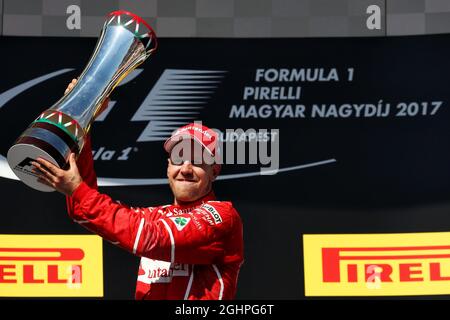 Le vainqueur de la course Sebastian Vettel (GER) Ferrari fête sur le podium. 30.07.2017. Championnat du monde de Formule 1, Rd 11, Grand Prix de Hongrie, Budapest, Hongrie, Jour de la course. Le crédit photo doit être lu : images XPB/Press Association. Banque D'Images