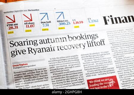 Titre du journal Guardian Financial Covid Travel article « Soaring Autumn booking Liftete Ryanair Recovery Liftoff » le 21 septembre 2021 à Londres au Royaume-Uni Banque D'Images