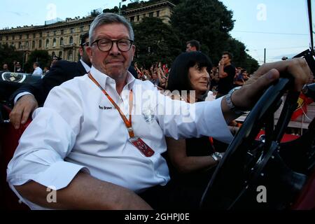 Ross Brawn (GBR) Directeur général, Sports motorisés, lors d'un défilé de pilotes à Milan. 31.08.2017. Championnat du monde de Formule 1, Rd 13, Grand Prix d'Italie, Monza, Italie, Journée de préparation. Le crédit photo doit être lu : images XPB/Press Association. Banque D'Images