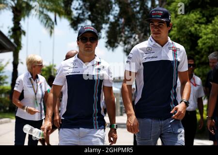 (De gauche à droite) : Felipe Massa (BRA) Williams avec le coéquipier lance Ret (CDN) Williams. 30.09.2017. Championnat du monde de Formule 1, Rd 15, Grand Prix de Malaisie, Sepang, Malaisie, Samedi. Le crédit photo doit être lu : images XPB/Press Association. Banque D'Images