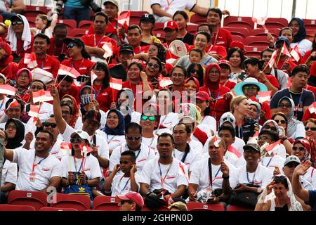 Fans dans la tribune. 30.09.2017. Championnat du monde de Formule 1, Rd 15, Grand Prix de Malaisie, Sepang, Malaisie, Samedi. Le crédit photo doit être lu : images XPB/Press Association. Banque D'Images