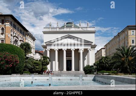 Piazza Sant'Antonio Nuovo, église classicistique de Sant'Antonio Taumaturgo, Piazza Sant Antonio, Trieste, Friuli Venezia Giulia, Italie Banque D'Images