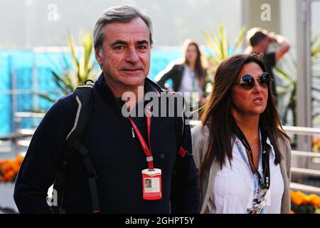 (De gauche à droite) : Carlos Sainz (ESP) avec sa femme Reyes Vazquez de Castro (ESP). 27.10.2017. Championnat du monde de Formule 1, Rd 18, Grand Prix mexicain, Mexico, Mexique, Journée d'entraînement. Le crédit photo doit être lu : images XPB/Press Association. Banque D'Images