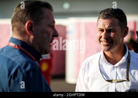 (De gauche à droite) : Jos Verstappen (NLD) avec Tom Kristensen (DEN) FIA Steward. 27.10.2017. Championnat du monde de Formule 1, Rd 18, Grand Prix mexicain, Mexico, Mexique, Journée d'entraînement. Le crédit photo doit être lu : images XPB/Press Association. Banque D'Images