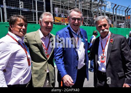 Hans Erik Tuijt (NLD) Heineken Directeur mondial des commandites (à gauche) avec Sean Briches (États-Unis) Directeur général de Formule 1, opérations commerciales et Chase Carey (États-Unis) Président du Groupe de Formule 1 (à droite) sur la grille. 12.11.2017. Championnat du monde de Formule 1, Rd 19, Grand Prix brésilien, Sao Paulo, Brésil, Jour de la course. Le crédit photo doit être lu : images XPB/Press Association. Banque D'Images