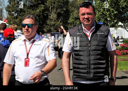 (De gauche à droite) : Zak Brown (États-Unis) Directeur exécutif de McLaren avec Eric Boullier (FRA) Directeur de McLaren Racing. 22.03.2018. Championnat du monde de Formule 1, Rd 1, Grand Prix d'Australie, Albert Park, Melbourne, Australie, jour de préparation. Le crédit photo doit être lu : images XPB/Press Association. Banque D'Images