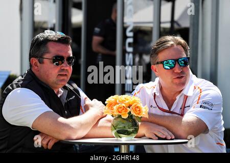 (De gauche à droite) : Eric Boullier (FRA) Directeur de course McLaren avec Zak Brown (USA) Directeur exécutif McLaren. 22.03.2018. Championnat du monde de Formule 1, Rd 1, Grand Prix d'Australie, Albert Park, Melbourne, Australie, jour de préparation. Le crédit photo doit être lu : images XPB/Press Association. Banque D'Images