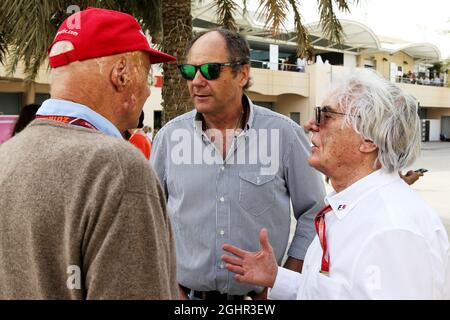 (De gauche à droite): Niki Lauda (AUT) Mercedes Président non exécutif avec Gerhard Berger (AUT) et Bernie Ecclestone (GBR). 08.04.2018. Championnat du monde de Formule 1, Rd 2, Grand Prix de Bahreïn, Sakhir, Bahreïn, Jour de la course. Le crédit photo doit être lu : images XPB/Press Association. Banque D'Images