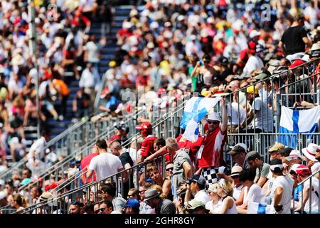 Fans dans la tribune. 26.05.2018. Championnat du monde de Formule 1, Rd 6, Grand Prix de Monaco, Monte Carlo, Monaco, Jour de qualification. Le crédit photo doit être lu : images XPB/Press Association. Banque D'Images