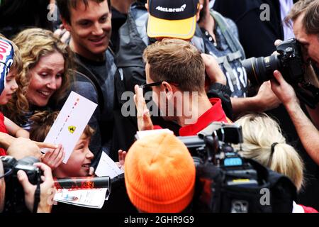 Sebastian Vettel (GER) Ferrari avec fans. 07.06.2018. Championnat du monde de Formule 1, route 7, Grand Prix canadien, Montréal, Canada, Journée de préparation. Le crédit photo doit être lu : images XPB/Press Association. Banque D'Images