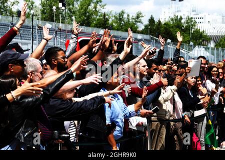 Fans dans les fosses. 07.06.2018. Championnat du monde de Formule 1, route 7, Grand Prix canadien, Montréal, Canada, Journée de préparation. Le crédit photo doit être lu : images XPB/Press Association. Banque D'Images