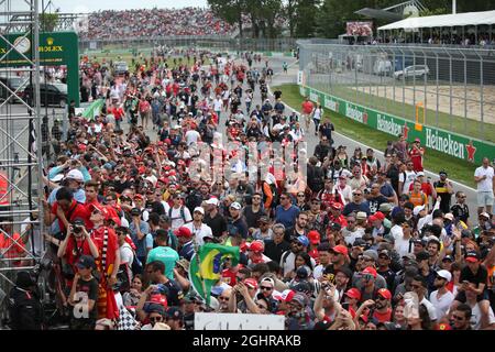 Les fans envahissent le circuit à la fin de la course. 10.06.2018. Championnat du monde de Formule 1, route 7, Grand Prix canadien, Montréal, Canada, Jour de la course. Le crédit photo doit être lu : images XPB/Press Association. Banque D'Images