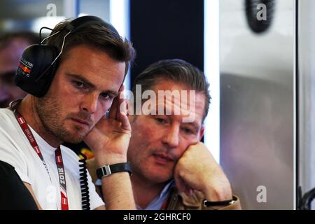 (De gauche à droite) : Giedo van der Garde (NLD) avec Jos Verstappen (NLD). 29.06.2018. Championnat du monde de Formule 1, Rd 9, Grand Prix d'Autriche, Spielberg, Autriche, Journée d'entraînement. Le crédit photo doit être lu : images XPB/Press Association. Banque D'Images