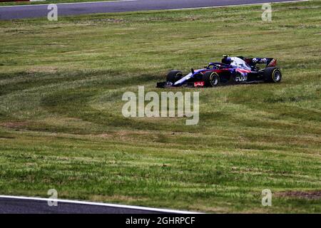 Pierre Gasly (FRA) Scuderia Toro Rosso STR13 est à l'arrêt du circuit. 05.10.2018. Championnat du monde de Formule 1, Rd 17, Grand Prix japonais, Suzuka, Japon, Journée d'entraînement. Le crédit photo doit être lu : images XPB/Press Association. Banque D'Images