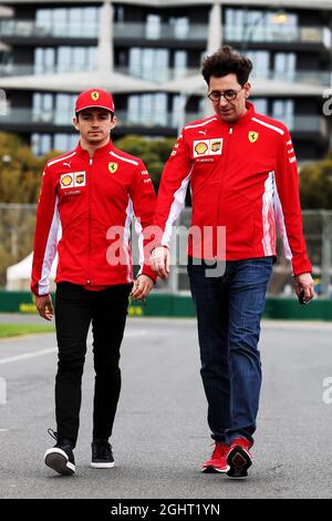 (De gauche à droite) : Charles Leclerc (mon) Ferrari marche le circuit avec Mattia Binotto (ITA) Ferrari Team principal. 13.03.2019. Championnat du monde de Formule 1, Rd 1, Grand Prix d'Australie, Albert Park, Melbourne, Australie, jour de préparation. Le crédit photo doit être lu : images XPB/Press Association. Banque D'Images