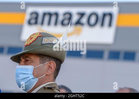 Rieti, Italie. 07septembre 2021. Le général Francesco Paolo Figliuolo (portant un masque facial), commissaire extraordinaire à l'urgence de Covid19, visite le Centre des vaccins de Passo Corese, dans le centre logistique de l'Amazonie. (Photo de Riccardo Fabi/Pacific Press/Sipa USA) crédit: SIPA USA/Alay Live News Banque D'Images