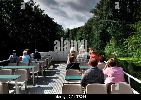 Excursion en bateau sur le Wakenitz, Amazone du Nord, MS Wakenitz, excursion à vapeur, rivière frontalière, Kolonnenweg, Lochplattenweg, frontière allemande intérieure Banque D'Images