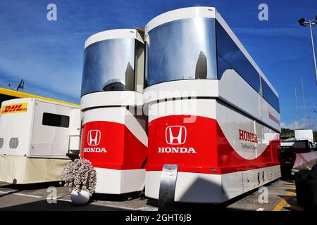 Honda motorhome. 09.05.2019. Championnat du monde de Formule 1, Rd 5, Grand Prix d'Espagne, Barcelone, Espagne, Journée de préparation. Le crédit photo doit être lu : images XPB/Press Association. Banque D'Images