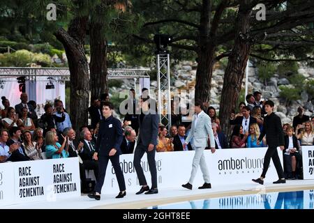 Charles Leclerc (mon) Ferrari; George Russell (GBR) Williams Racing; Esteban Gutierrez (MEX) Mercedes AMG F1; Jack Aitken (GBR) / (KOR) Renault F1 Team Driver, au salon Amber Fashion Show. 24.05.2019. Championnat du monde de Formule 1, Rd 6, Grand Prix de Monaco, Monte Carlo, Monaco, Vendredi. Le crédit photo doit être lu : images XPB/Press Association. Banque D'Images