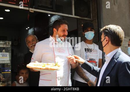 Tour électoral de Giuseppe Conte à Naples, soutenir le candidat de Gaetano Manfredi au poste de maire de Naples dans les élections administratives.en image Giuseppe Conte, Président du M5S (Movimento Cinque Stelle) (photo de Salvatore Esposito/Pacific Press/Sipa USA) Banque D'Images