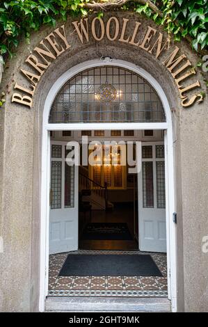 Blarney, Irlande- 14 juillet 2021 : la porte de Blarney Woolen Mills dans le comté de Cork en Irlande Banque D'Images