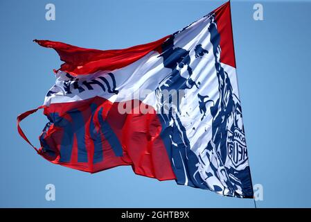 Un drapeau en hommage à Niki Lauda. Championnat du monde de Formule 1 30.06.2019, Rd 9, Grand Prix d'Autriche, Spielberg, Autriche, Jour de la course. Le crédit photo doit être lu : images XPB/Press Association. Banque D'Images