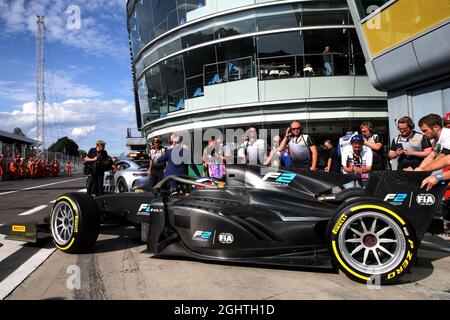 Jean Alesi (FRA) présente les pneus 2020 Pirelli F1 18 pouces sur une voiture F2. 07.09.2019. Championnat du monde de Formule 1, Rd 14, Grand Prix d'Italie, Monza, Italie, Jour de qualification. Le crédit photo doit être lu : images XPB/Press Association. Banque D'Images