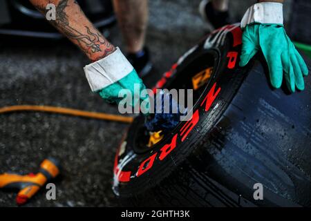 Pneus Pirelli lavés dans les enclos. 07.09.2019. Championnat du monde de Formule 1, Rd 14, Grand Prix d'Italie, Monza, Italie, Jour de qualification. Le crédit photo doit être lu : images XPB/Press Association. Banque D'Images