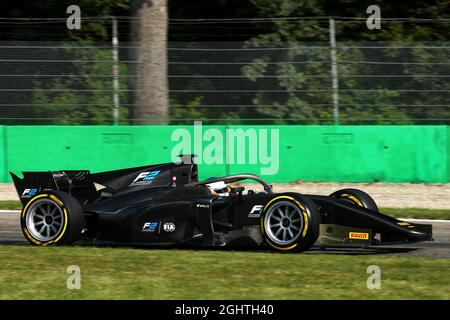 Jean Alesi (FRA) présente le pneu 2020 Pirelli 18 pouces F1 sur une voiture F2. 07.09.2019. Championnat du monde de Formule 1, Rd 14, Grand Prix d'Italie, Monza, Italie, Jour de qualification. Le crédit photo doit être lu : images XPB/Press Association. Banque D'Images