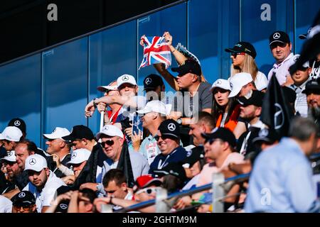 Fans dans la tribune. 28.09.2019. Championnat du monde de Formule 1, Rd 16, Grand Prix de Russie, Sotchi Autodrom, Sotchi, Russie, journée d'qualification. Le crédit photo doit être lu : images XPB/Press Association. Banque D'Images