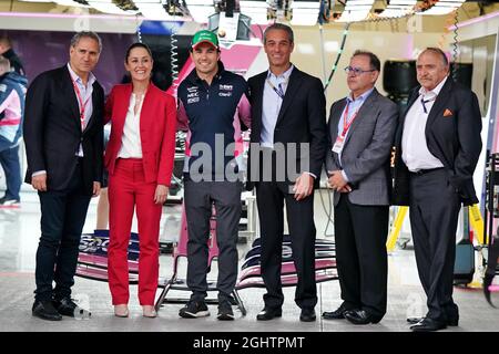 (De gauche à droite) : Alejandro Soberon (MEX) Président-directeur général du Groupe CIE et Président de Formule 1 Gran Premio de Mexico; Claudia Sheinbaum (MEX) Maire de Mexico; Sergio Perez (MEX) Racing point F1 Team; Carlos Slim Domit (MEX) Président d'America Movil. 24.10.2019. Championnat du monde de Formule 1, Rd 18, Grand Prix mexicain, Mexico, Mexique, Journée de préparation. Le crédit photo doit être lu : images XPB/Press Association. Banque D'Images