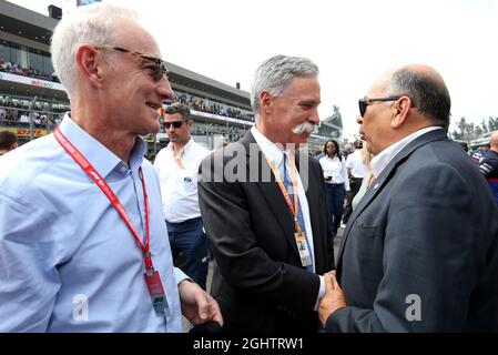 (De gauche à droite): (De gauche à droite): Greg Maffei (États-Unis) Président-directeur général de Liberty Media Corporation avec Chase Carey (États-Unis) Président du Groupe Formula One et Antonio Perez (MEX) père de Sergio Perez (MEX) Racing point F1 Team sur la grille. 27.10.2019. Championnat du monde de Formule 1, Rd 18, Grand Prix mexicain, Mexico, Mexique, Jour de la course. Le crédit photo doit être lu : images XPB/Press Association. Banque D'Images