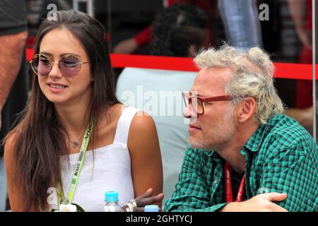 Jacques Villeneuve (CDN) avec sa femme Camila Lopez (BRA). 17.11.2019. Championnat du monde de Formule 1, Rd 20, Grand Prix brésilien, Sao Paulo, Brésil, Jour de la course. Le crédit photo doit être lu : images XPB/Press Association. Banque D'Images