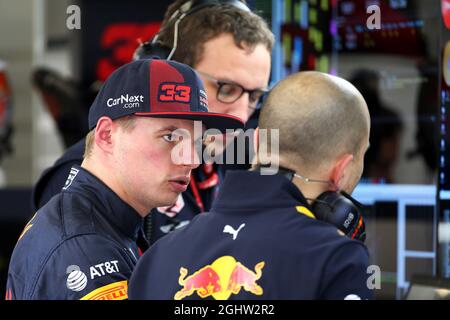 Max Verstappen (NLD) Red Bull Racing avec Gianpiero Lambiase (ITA) Red Bull Racing Engineer. 26.02.2020. Test de Formule 1, première journée, Barcelone, Espagne. Mercredi. Le crédit photo doit être lu : images XPB/Press Association. Banque D'Images