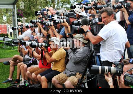 Atmosphère de paddock - photographes. 12.03.2020. Championnat du monde de Formule 1, Rd 1, Grand Prix d'Australie, Albert Park, Melbourne, Australie, jour de préparation. Le crédit photo doit être lu : images XPB/Press Association. Banque D'Images