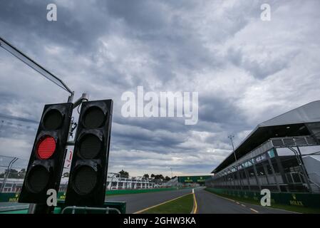 Atmosphère du circuit après l'annulation du Grand Prix. 13.03.2020. Championnat du monde de Formule 1, Rd 1, Grand Prix d'Australie, Albert Park, Melbourne, Australie, jour de la pratique. Le crédit photo doit être lu : images XPB/Press Association. Banque D'Images