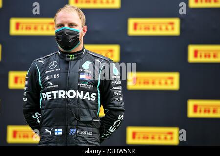 La deuxième place Valtteri Bottas (fin) Mercedes AMG F1 sur le podium. 12.07.2020. Championnat du monde de Formule 1, Rd 2, Grand Prix Steiermark, Spielberg, Autriche, Jour de la course. Le crédit photo doit être lu : images XPB/Press Association. Banque D'Images