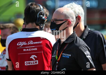 Simon Roberts (GBR) Williams Racing F1 Chef d'équipe intérimaire sur la grille. 13.09.2020. Championnat du monde de Formule 1, Rd 9, Grand Prix de Toscane, Mugello, Italie, Jour de la course. Le crédit photo doit être lu : images XPB/Press Association. Banque D'Images