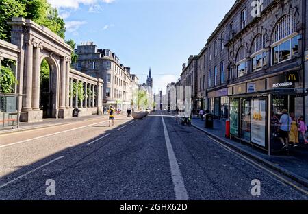 Le Kirk de Saint-Nicolas Colonnade à Union Street Aberdeen, Écosse, Royaume-Uni. 17 juillet 2021 Banque D'Images