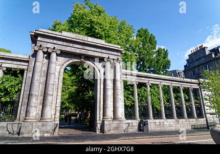 Le Kirk de Saint-Nicolas Colonnade à Union Street Aberdeen, Écosse, Royaume-Uni. 17 juillet 2021 Banque D'Images