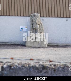 Stade du club de football de Brechin City, Brechin, Angus, Écosse, 7 septembre 2021 : une sculpture de William Wallace, est en place à l'extérieur du stand principal du club de football de Brechin. Sculpté par l'église Tom. Credit: Stable Air Media / Alamy Live News Banque D'Images