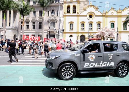 Sao Paulo, Sao Paulo, Brésil. 7 septembre 2021. (INT) Mars de la 27e Cry de l'exclu à Sao Paulo. 7 septembre 2021, Sao Paulo, Brésil: Manifestations contre le gouvernement du président Jair Bolsonaro au cours de la marche du 27e cri des exclus, à Sao Paulo, mardi (7). Le groupe, qui demande le départ de Bolsonaro, a quitté la place se, région et a continué sur une promenade à Largo Sao Francisco, dans le centre de la capitale. (Credit image: © Leco Viana/TheNEWS2 via ZUMA Press Wire) Banque D'Images