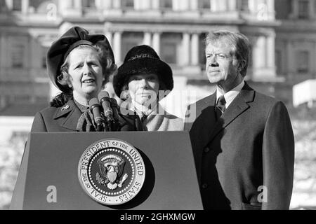 Le Premier ministre britannique Margaret Thatcher s'est exprimé à Lectern à côté de la première dame des États-Unis Rosalynn carter et du président américain Jimmy carter, Washington, DC, USA, Marion S. Trikosko, 17 décembre 1979 Banque D'Images