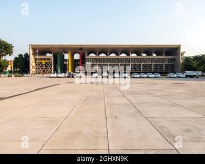 Haute Cour projetée par l'architecte le Corbusier Chandigarh (capitale du Punjab et de Haryana) - Inde [Suprema Corte de Chandigarh, projetada pelo arquit Banque D'Images