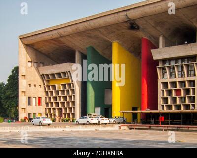 Haute Cour projetée par l'architecte le Corbusier Chandigarh (capitale du Punjab et de Haryana) - Inde [Suprema Corte de Chandigarh, projetada pelo arquit Banque D'Images