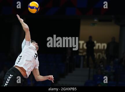 Tallinn, Estonie. 07septembre 2021. Volleyball: Championnat d'Europe, hommes, ronde préliminaire, Lettonie - Allemagne: Ruben Schott d'Allemagne sert. Credit: Roman Koksarov/dpa/Alay Live News Banque D'Images