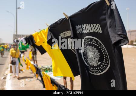 Brasilia, District fédéral, Brésil. 7 septembre 2021. (INT) manifestations pro-Bolsonaro avec des ordres du jour antidémocratiques le 7 septembre. 7 septembre 2021, Brasilia, District fédéral, Brésil: Les partisans du Président Jair Bolsonaro remplissent l'Esplanade des ministères, à Brasilia, le mardi (7). Bolsonaro a maintenu son discours conflictuel en parlant à ses partisans ce matin, le jour où il a appelé à des manifestations en faveur de son propre gouvernement, et a renouvelé les attaques dans le cadre d'une référence aux juges de la Cour suprême. (Credit image: © Tiago Teles/TheNEWS2 via ZUMA Press Wire) Banque D'Images