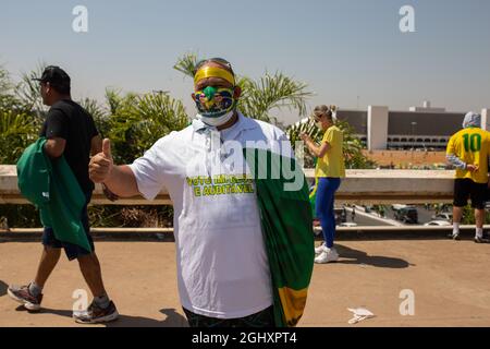 Brasilia, District fédéral, Brésil. 7 septembre 2021. (INT) manifestations pro-Bolsonaro avec des ordres du jour antidémocratiques le 7 septembre. 7 septembre 2021, Brasilia, District fédéral, Brésil: Les partisans du Président Jair Bolsonaro remplissent l'Esplanade des ministères, à Brasilia, le mardi (7). Bolsonaro a maintenu son discours conflictuel en parlant à ses partisans ce matin, le jour où il a appelé à des manifestations en faveur de son propre gouvernement, et a renouvelé les attaques dans le cadre d'une référence aux juges de la Cour suprême. (Credit image: © Tiago Teles/TheNEWS2 via ZUMA Press Wire) Banque D'Images