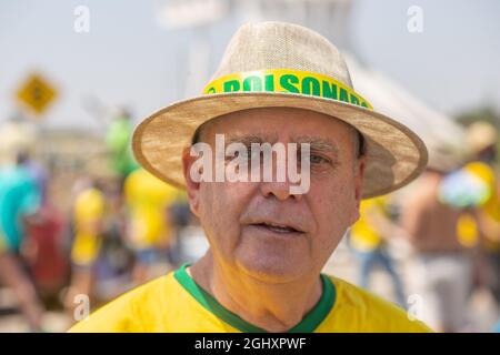 Brasilia, District fédéral, Brésil. 7 septembre 2021. (INT) manifestations pro-Bolsonaro avec des ordres du jour antidémocratiques le 7 septembre. 7 septembre 2021, Brasilia, District fédéral, Brésil: Les partisans du Président Jair Bolsonaro remplissent l'Esplanade des ministères, à Brasilia, le mardi (7). Bolsonaro a maintenu son discours conflictuel en parlant à ses partisans ce matin, le jour où il a appelé à des manifestations en faveur de son propre gouvernement, et a renouvelé les attaques dans le cadre d'une référence aux juges de la Cour suprême. (Credit image: © Tiago Teles/TheNEWS2 via ZUMA Press Wire) Banque D'Images