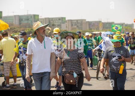 Brasilia, District fédéral, Brésil. 7 septembre 2021. (INT) manifestations pro-Bolsonaro avec des ordres du jour antidémocratiques le 7 septembre. 7 septembre 2021, Brasilia, District fédéral, Brésil: Les partisans du Président Jair Bolsonaro remplissent l'Esplanade des ministères, à Brasilia, le mardi (7). Bolsonaro a maintenu son discours conflictuel en parlant à ses partisans ce matin, le jour où il a appelé à des manifestations en faveur de son propre gouvernement, et a renouvelé les attaques dans le cadre d'une référence aux juges de la Cour suprême. (Credit image: © Tiago Teles/TheNEWS2 via ZUMA Press Wire) Banque D'Images